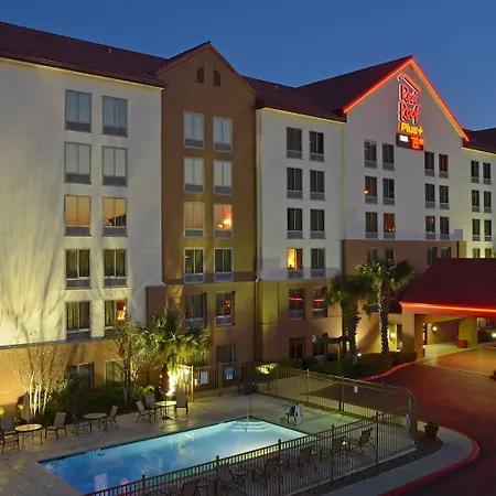 Red Roof Inn Plus+ San Antonio Downtown - Riverwalk